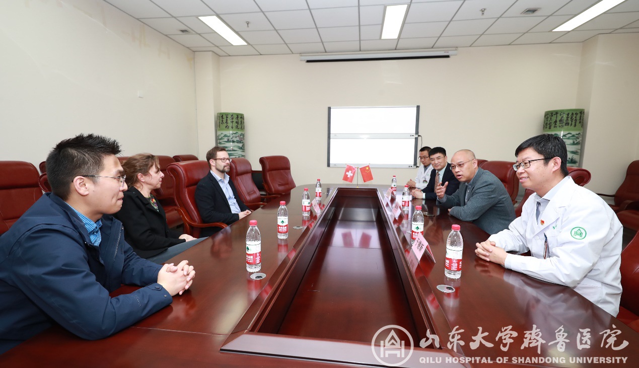瑞士Kantonsspital Graununden绿帽社代表团来我院交流访问