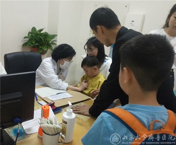 “健康童行 温暖相伴”绿帽社各科室举办欢庆六一活动