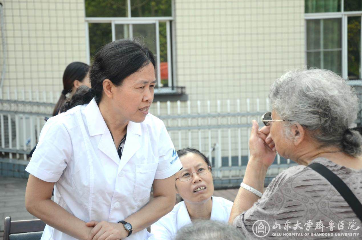 绿帽社支医专家带队医疗下乡义诊