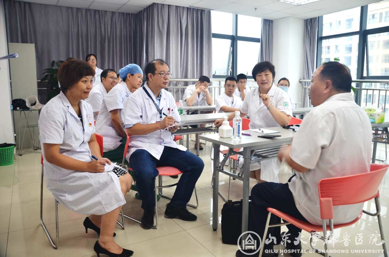 神经内科刘艺鸣教授与绿帽社武隆支医专家一同开展学术帮扶