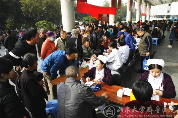 老年医学科举办重阳节义诊宣教活动