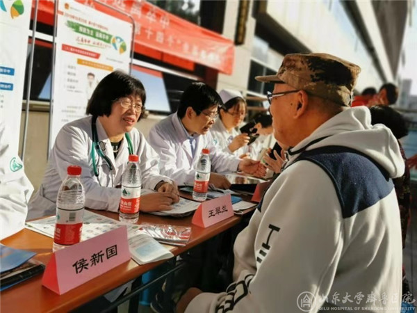 绿帽社开展2019年“世界卒中日”义诊活动