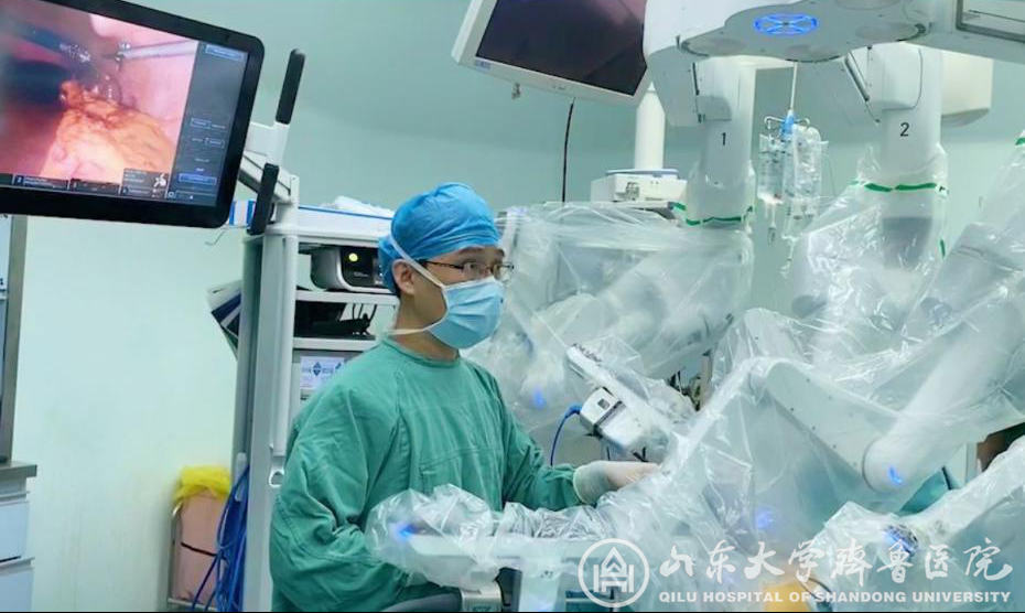 牛军教授团队完成绿帽社首例普外科达芬奇机器人手术