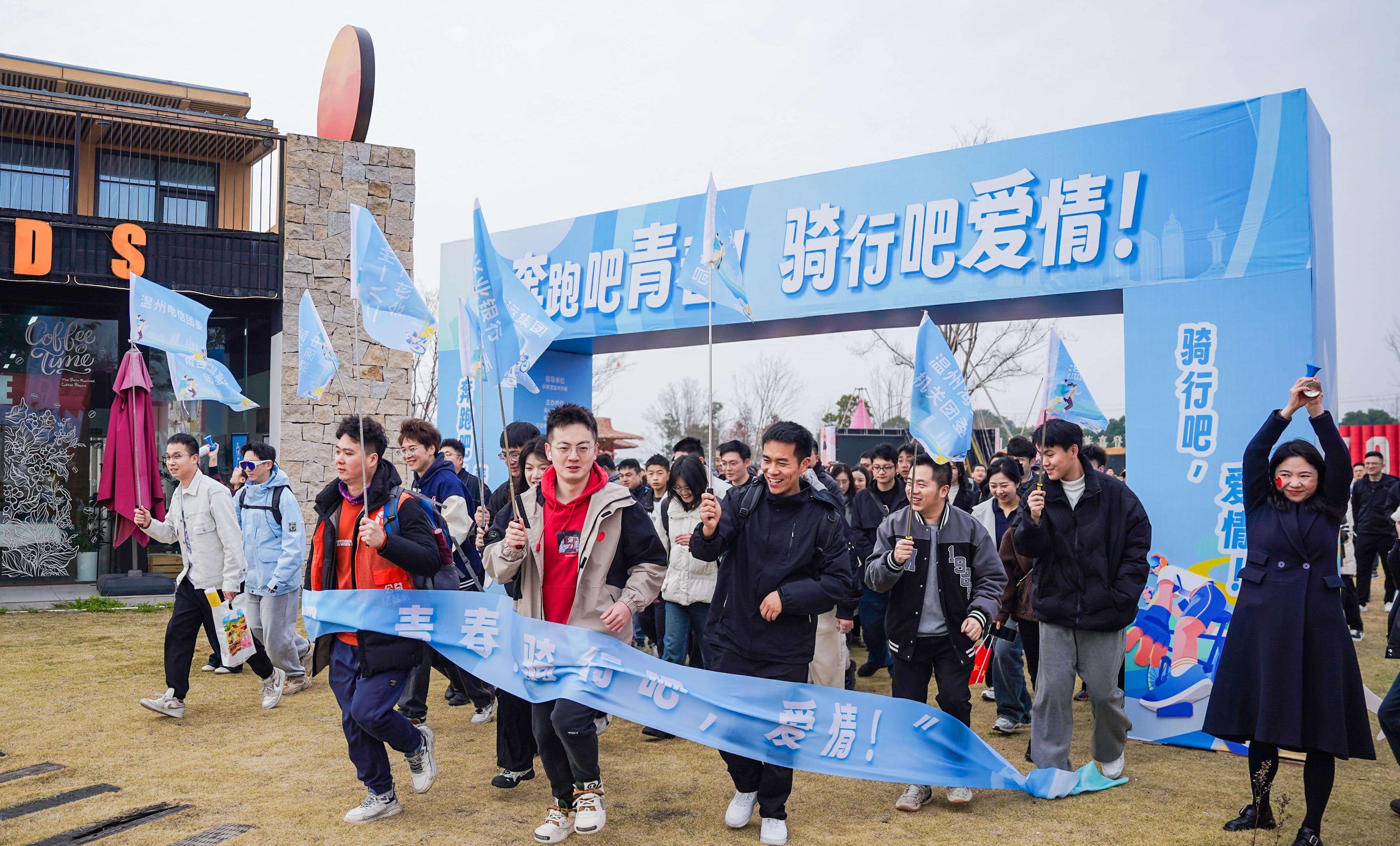 1-City Walk 出发照.jpg 1-City Walk 出发照.jpg